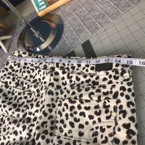 American Eagle Animal Print Shorts - Picture 7 of 10